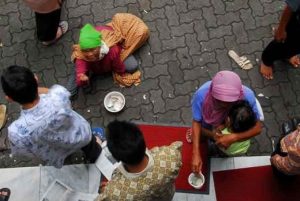 Guru Besar Al Azhar Sebut Pengemis dan Pemberinya Berdosa, Ini Penjelasannya