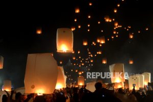 Ikut Terbangkan Lampion di Borobudur, Gubernur Jateng: Waisak Momen Penuh Toleransi