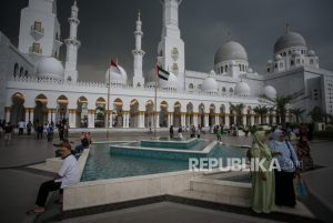 Kunjungan Masjid Raya Sheikh Zayed Membeludak, Tembus 40 Ribu per Hari Selama Musim Haji