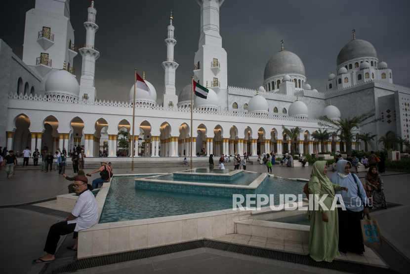 Pengunjung Masjid Sheikh Zayed Capai 30 Ribu Orang per Hari