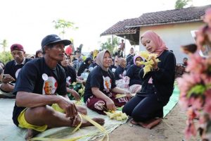 Meriahkan Momen Idul Adha di Ketapang Kalbar, Lomba Mengayam Ketupat Semarak Digelar