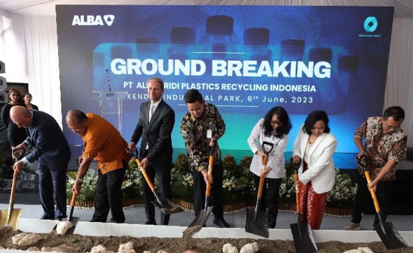 Pabrik Daur Ulung Botol di Kendal Jawa Tengah Turut Kurangi Dampak Limbah Plastik