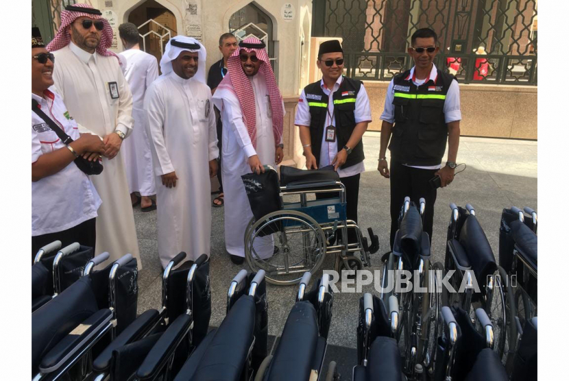 Pengurus Masjid Nabawi Beri Bantuan 50 Kursi Roda untuk Jamaah Haji Indonesia