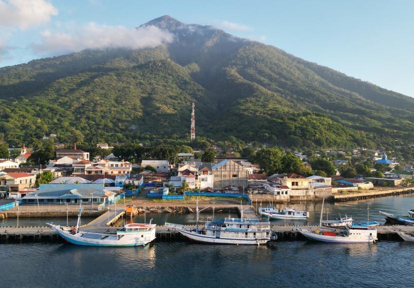 RS Terapung Unair Berikan Layanan Kesehatan Gratis di Kepulauan NTT