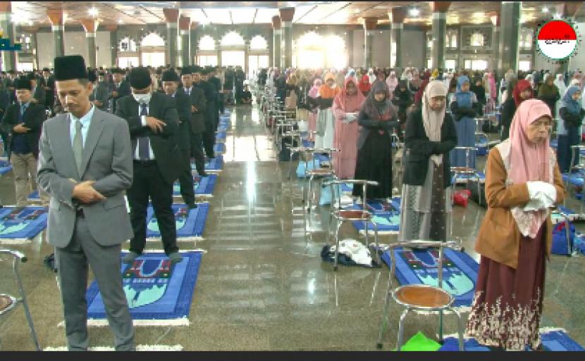 Tonton Viral Sholat Idul Adha Al-Zaytun, Wanita di Barisan Depan dan Saf Berjarak Semeter