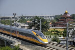 Tunda Operasional Kereta Cepat, Pengamat: KCIC Bisa Fokus Bayar Utang ke Wika