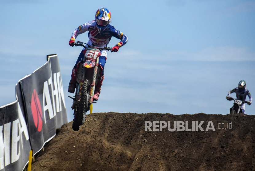 Jorge Prado Jadi yang Tercepat di Race Pertama MXGP Lombok