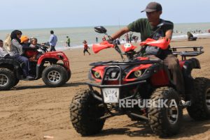 Jasa Sewa ATV di Pantai Bantayan Jadi Daya Tarik Pengunjung