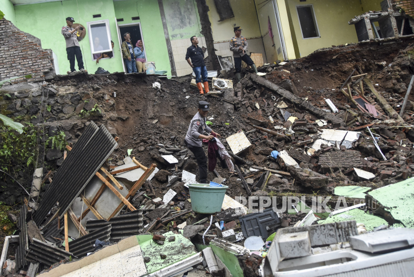 Bencana Longsor di Kabupaten Tasikmalaya
