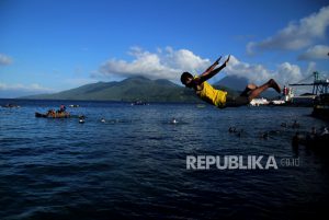 Liburan Tahun Baru Islam di Pantai Falajawa Ternate
