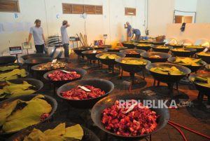 Tradisi Membuat Nasi Jangkik di Kudus