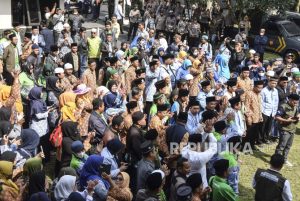 Guru Madrasah Tolak Sekolah Sehari Penuh