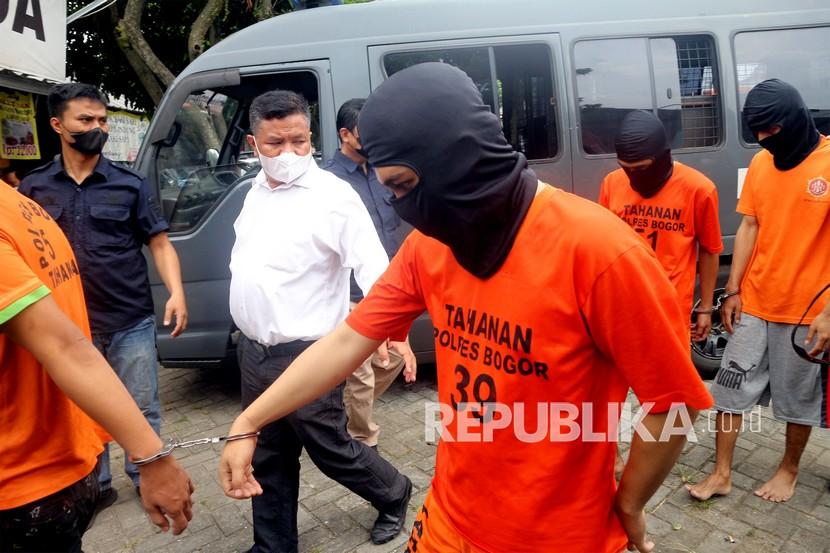 Bawa Celurit Hendak Tawuran, Lima Remaja Diringkus Tim Raimas Macan Kumbang 852