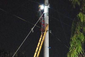 Bus Pengangkut Rombongan Haji Tesangkut Kabel PLN, tak Ada Korban Jiwa