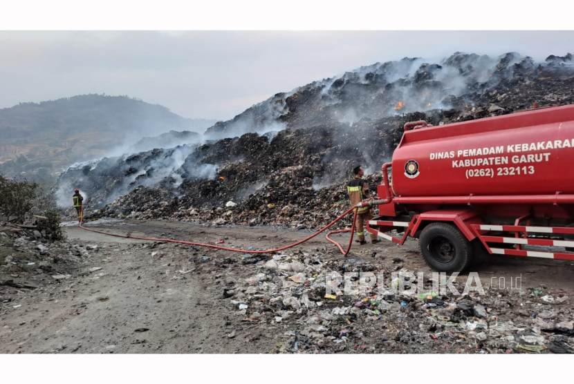 Dinas LH Garut Buat Embung di TPA Pasir Bajing untuk Antisipasi Kebakaran