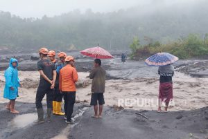 Diterjang Banjir, PUPR Siapkan Pengganti Sementara Jembatan Kali Glidik II