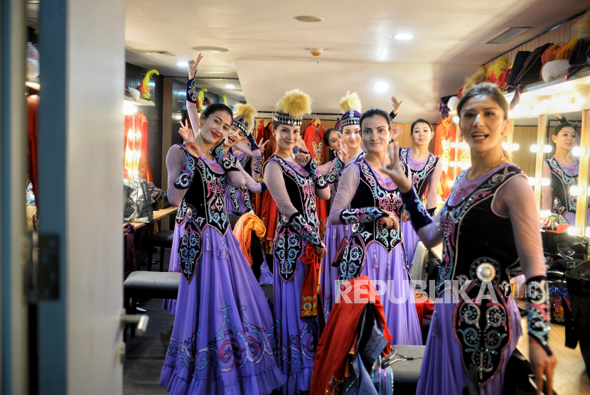 Dubes Cina Apresiasi Penampilan Pertama Seni Tradisional Xinjiang di Indonesia