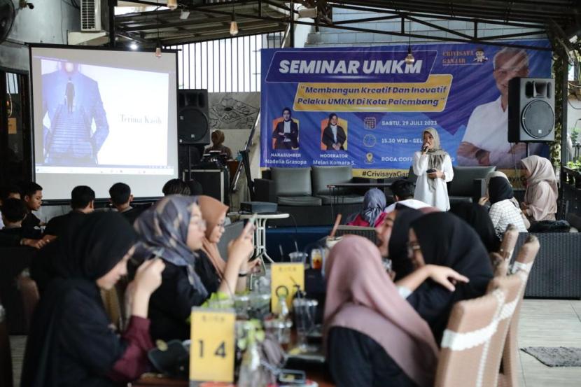 Fasilitasi Anak Muda, Relawan Crivisaya Gelar Seminar Bertajuk UMKM di Palembang