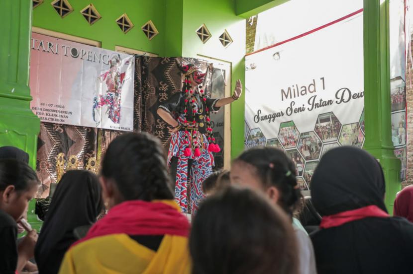 Gen Z dan Milenial Cirebon Diajak Cintai Seni Tradisional Lewat Lomba Tari Topeng