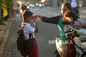 Ini Tips Psikolog untuk Buah Hati Jalani Pekan Pertama Sekolah