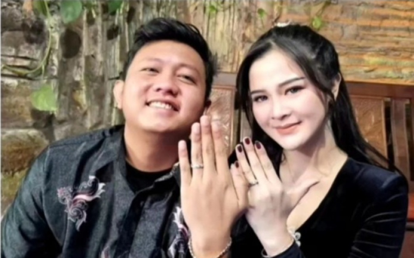 Denny Caknan bersama istrinya, Bella Bonita. Foto: Instagram Denny Caknan