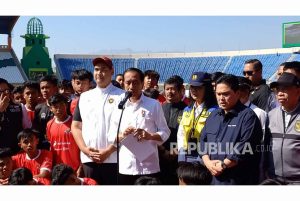 Jokowi Tinjau Renovasi Stadion Si Jalak Harupat