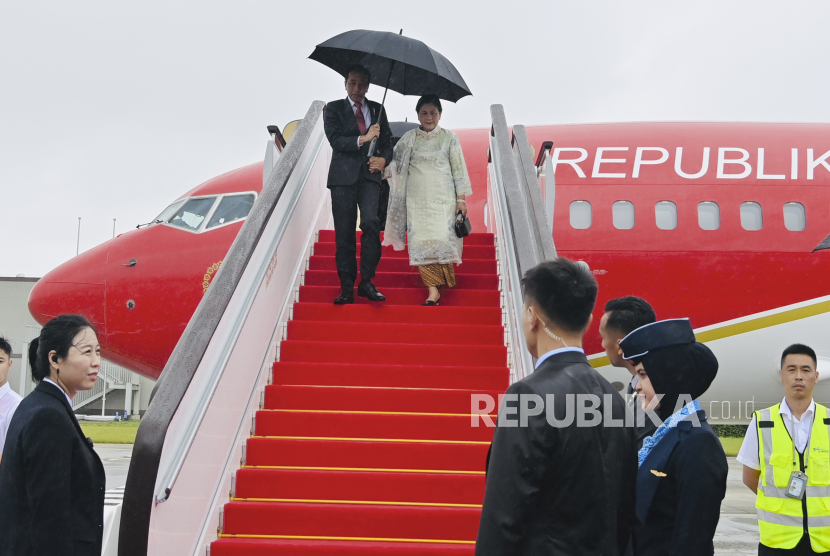 Jokowi dan Iriana Tiba di Indonesia Usai Lawatan ke Cina