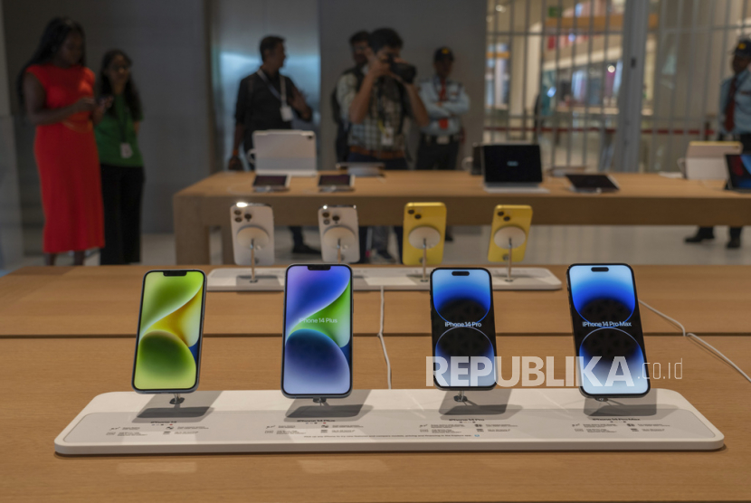 Khusus iPhone, WhatsApp Rilis Fitur Rekomendasi Stiker