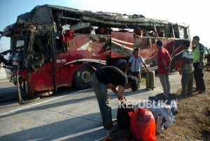 Kronologi Bus Agra Mas Terguling di Tol Pejagan-Pemalang, 2 Penumpang Meninggal