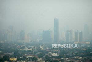 Kualitas Udara DKI Jelek, Dokter Erlina Burhan: Pakai Masker untuk Lindungi Saluran Napas