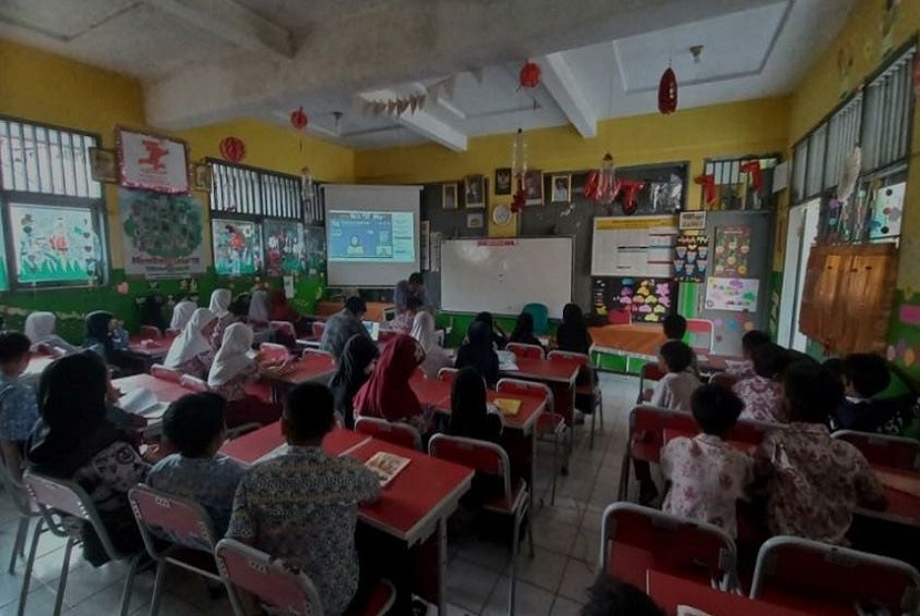 Mahasiswa UNM Ikut Program Kampus Mengajar di SDN Mekarjaya Depok