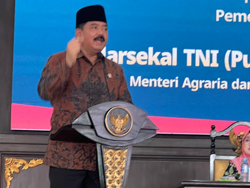 Menteri Hadi Minta Kepala Desa se-Jombang Sukseskan PTSL