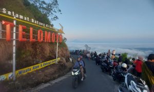 Menyambut Fajar dari Ketinggian 1.894 Mdpl