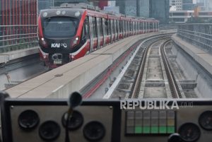 Pekerja di Jalan MT Haryono tak Sabar LRT Jabodebek Resmi Beroperasi