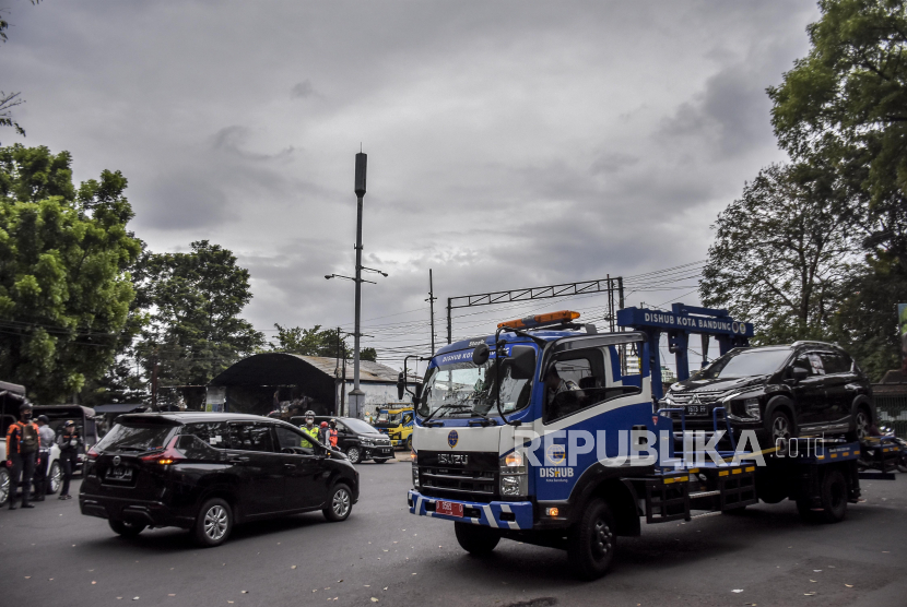 Pemkot Bandung: Penertiban Parkir Liar dan PKL Masih Perlu Dikaji