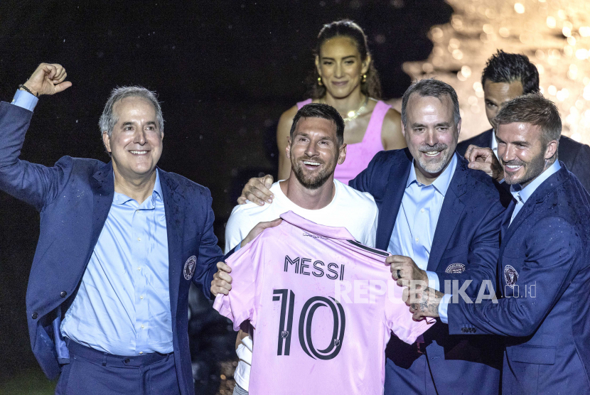 Perkenalkan Messi ke Publik Miami, Beckham: Maaf Saya Emosional