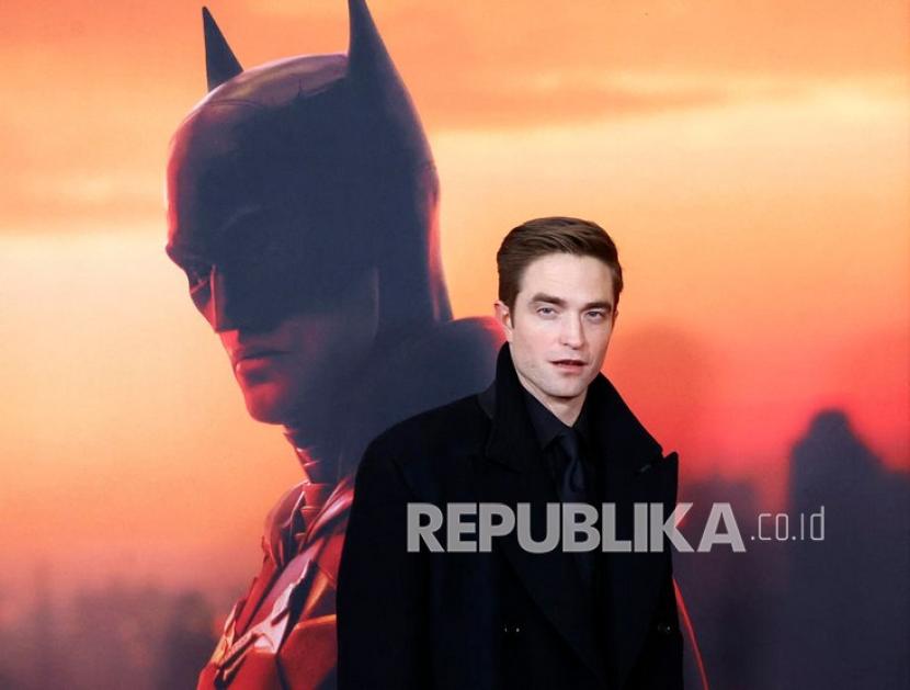 Robert Pattinson Nyaris Bintangi Oppenheimer