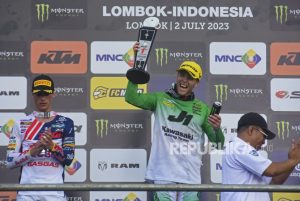 Romain Febvre Raih Posisi Pertama di Balapan MXGP Lombok 2023