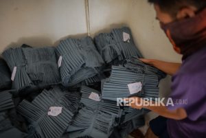 SMA/SMK di Jatim Resmi Dilarang Jual Seragam Lewat Koperasi