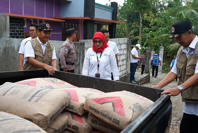 Semen Indonesia Salurkan Bantuan Bahan Bangunan bagi Korban Gempa DIY