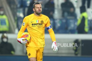 Setelah 11 Tahun, Samir Handanovic Resmi Tinggalkan Inter Milan