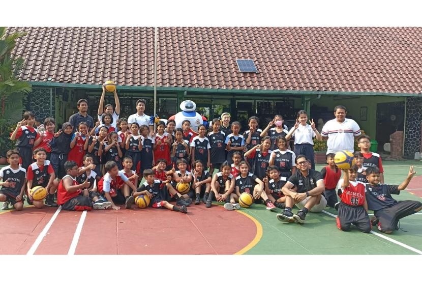 Sosialisasikan FIBA World Cup 2023, Maskot JIP Kunjungi Sekolah di Jakarta