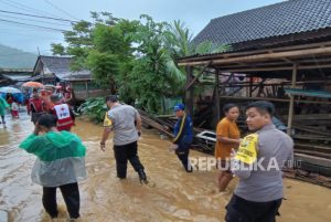 Terdampak Longsor, Jembatan Penghubung Lumajang-Kabupaten Malang Belum Dapat Dilalui