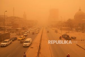 Terkena Badai Pasir Iran, Seribu Orang Dirawat di Rumah Sakit