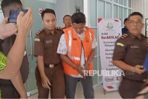 Tersangka Kasus Kredit Fiktif BPR PK Balongan Indramayu Ditahan