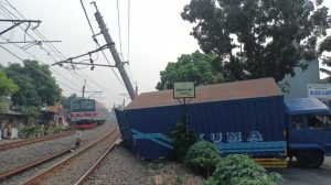 Tiang LAA Ditabrak Truk, Layanan KRL Tanah Abang-Rangkasbitung Terganggu, Ini Detailnya