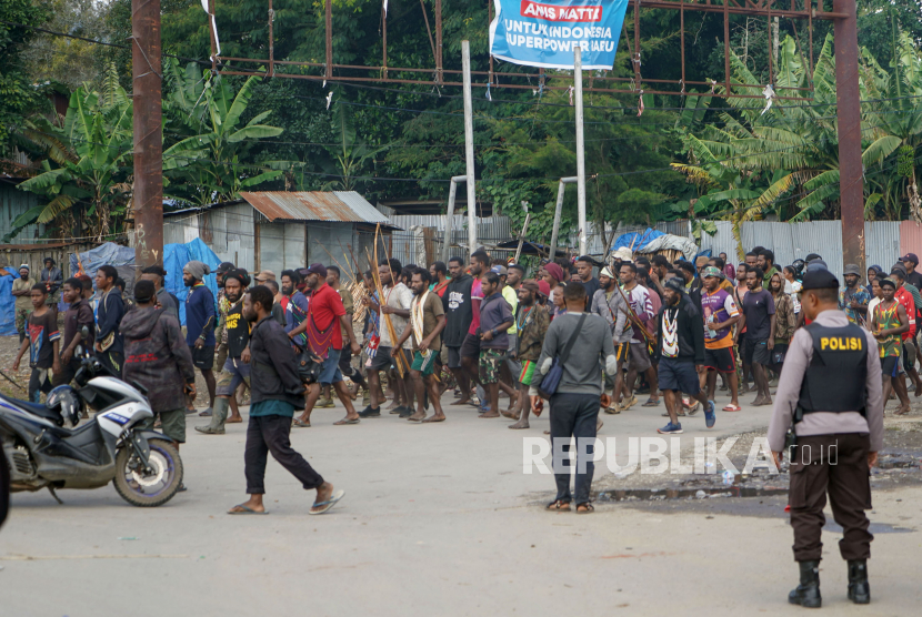 Tiga Personel TNI-Polri Terluka Dalam Kerusuhan di Dogiyai