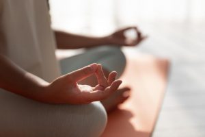 Benarkah Yoga Bisa Atasi Stres dan Kecemasan? Ini Faktanya