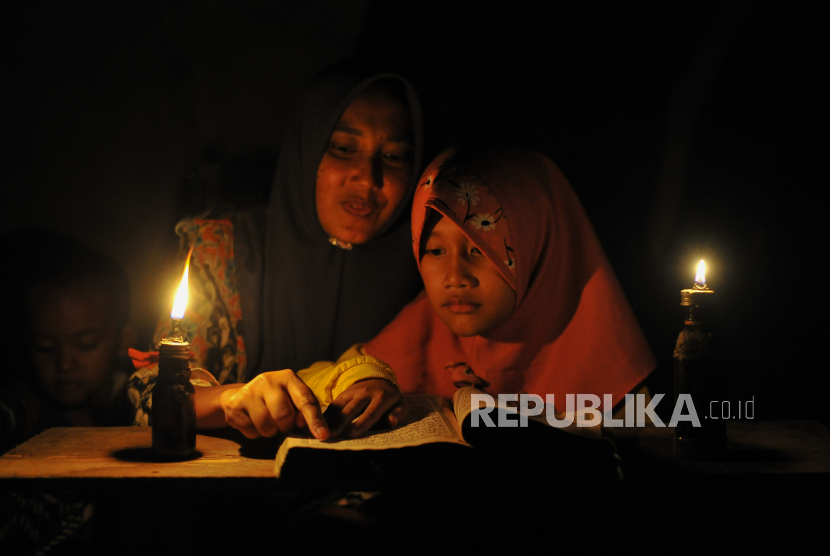 Istiqamah Baca Dua Surat Ini Dijamin Terhindar dari Azab Kubur