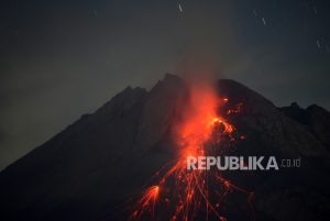 Merapi Delapan Kali Luncurkan Guguran Lava Pijar